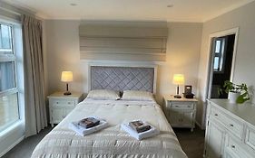 Private Ensuite With Spa In Upper Hutt